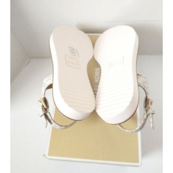 New! MICHAEL KORS Women's MK Logo Jilly T-Strap Sandals Shoes Open-Toe Vanilla 7 - Picture 9 of 9